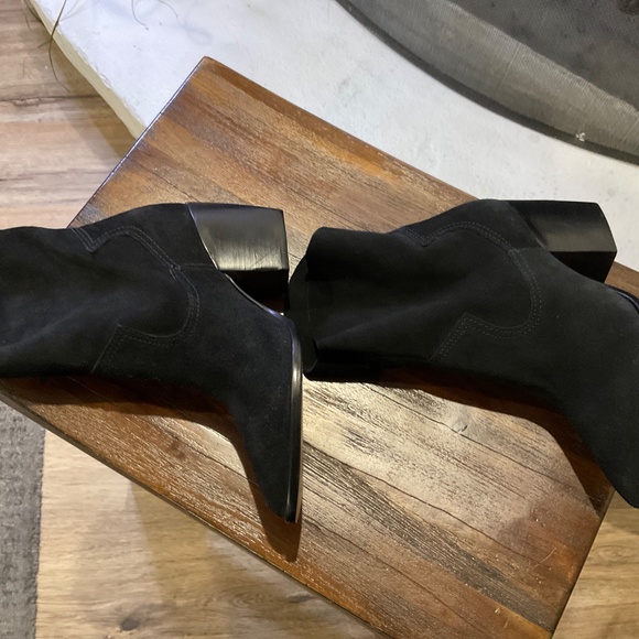 Schutz Tessie Black Suede Bootie size 7 - Picture 5 of 9